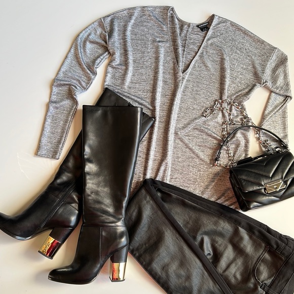 Club Monaco V-Neck Silver top - Picture 4 of 8